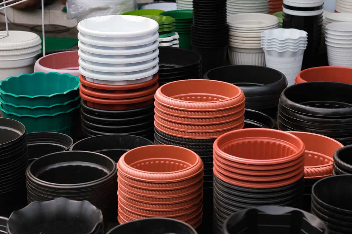 Different colors plastic pots