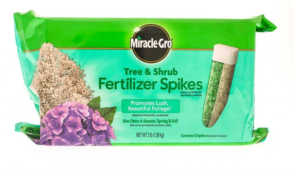 A package of miracle-gro tree & shrub fertilizer spikes