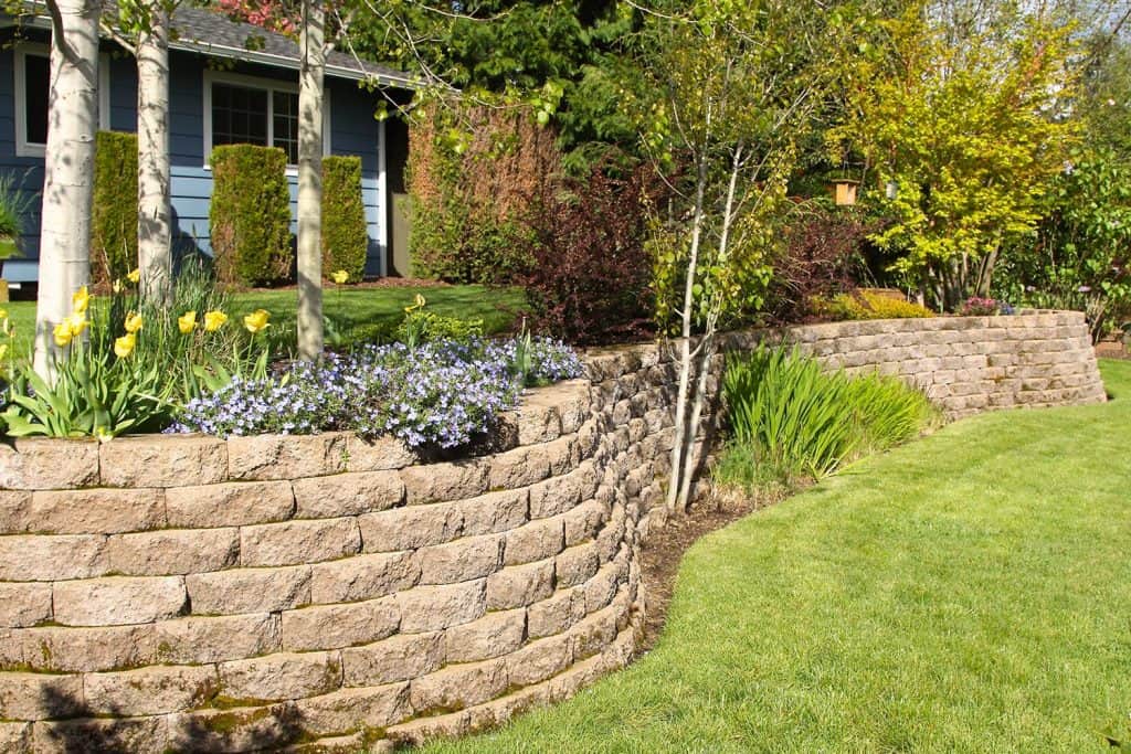 Cobblestone brick retaining wall