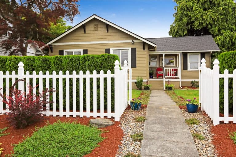 American house exterior with white wooden fence - How To Fill The Gap Between A Fence Post And House