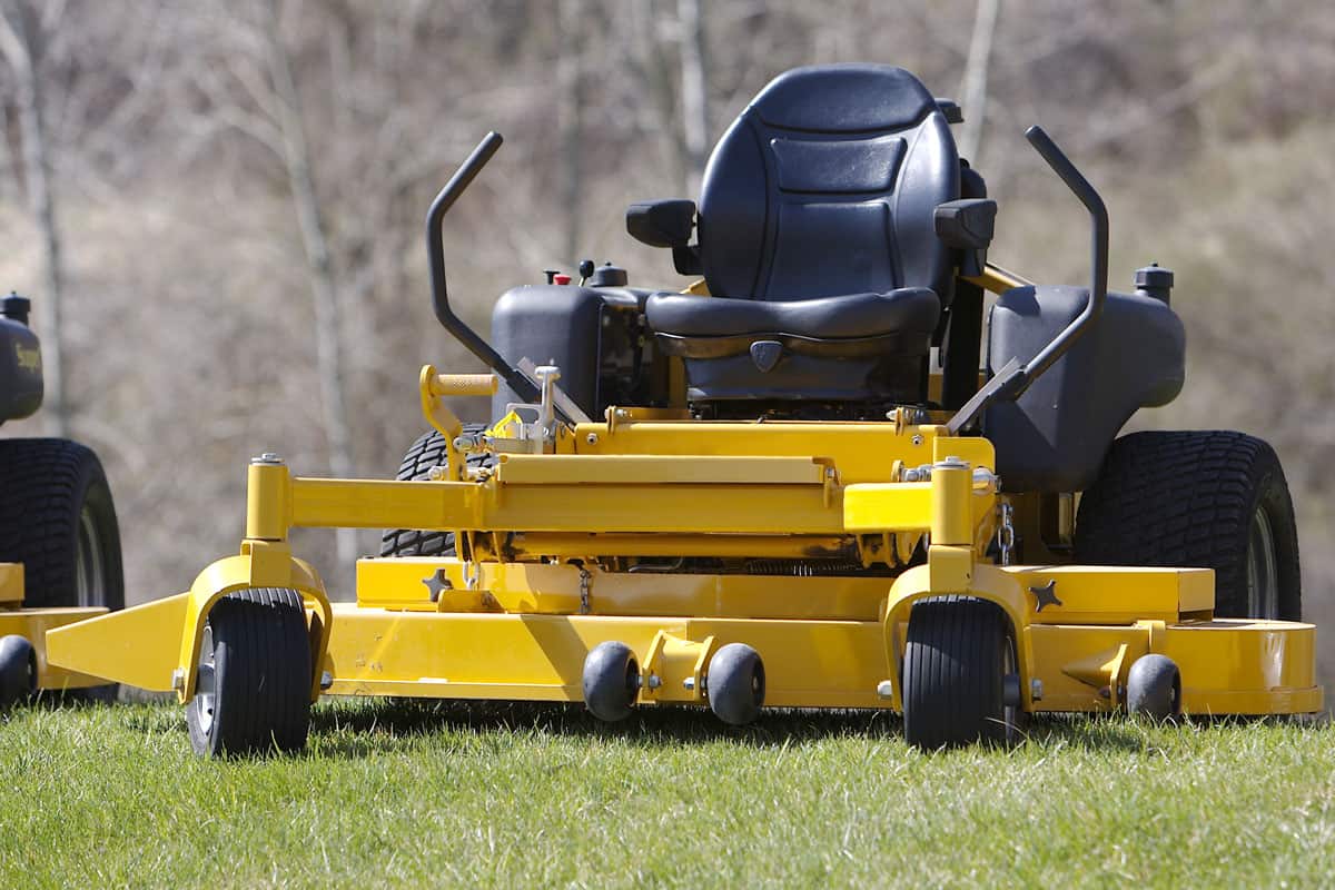 Lawn mower zero turn tractor cub cadet type
