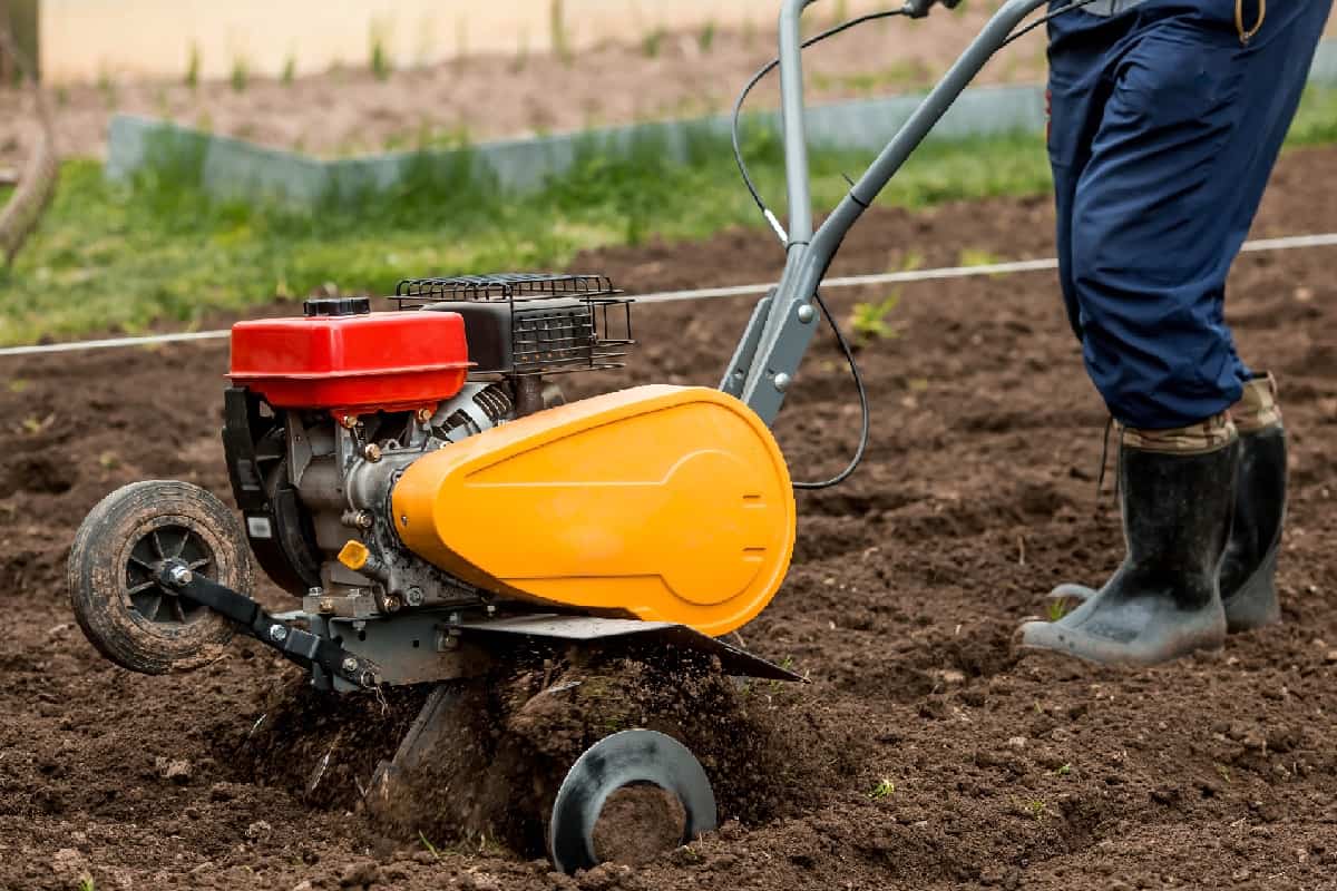 Agricultural machinery for tillage in the garden