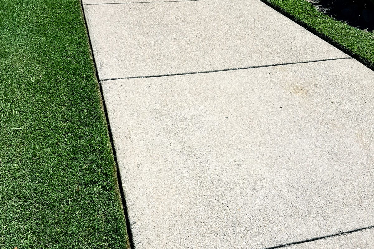 sharp edges on driveway with perfect lawn