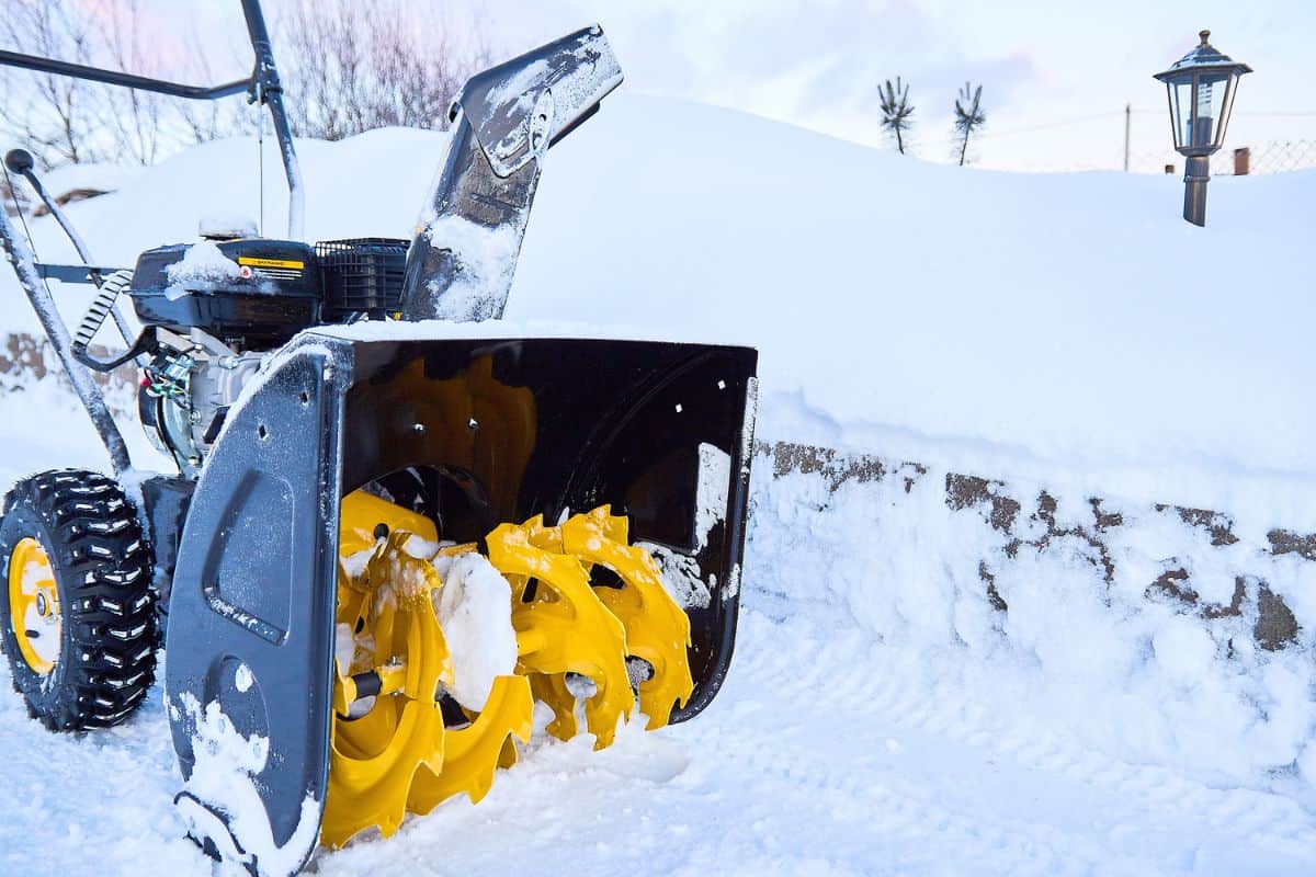 snow removal with the help of special equipment
