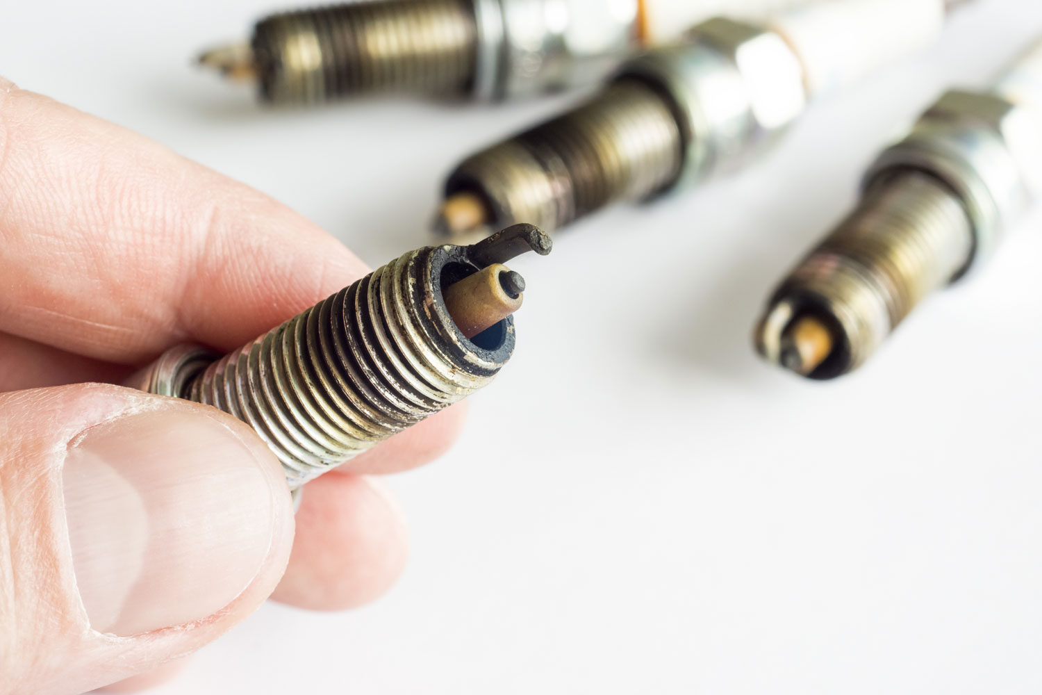 Replacing damaged spark plugs for cars 