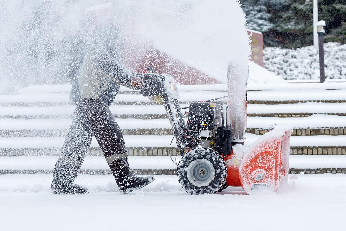 Snow-removal work with a snow blower