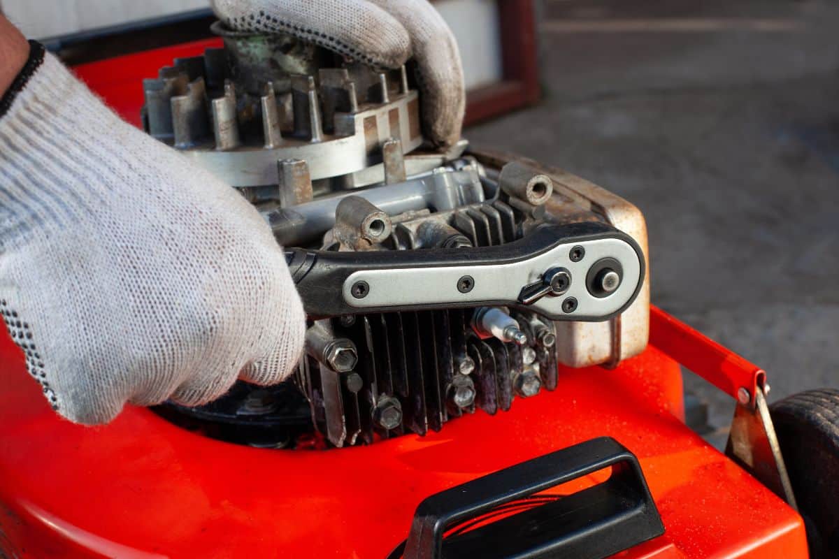 Torque wrench, mower repair - profesional service.