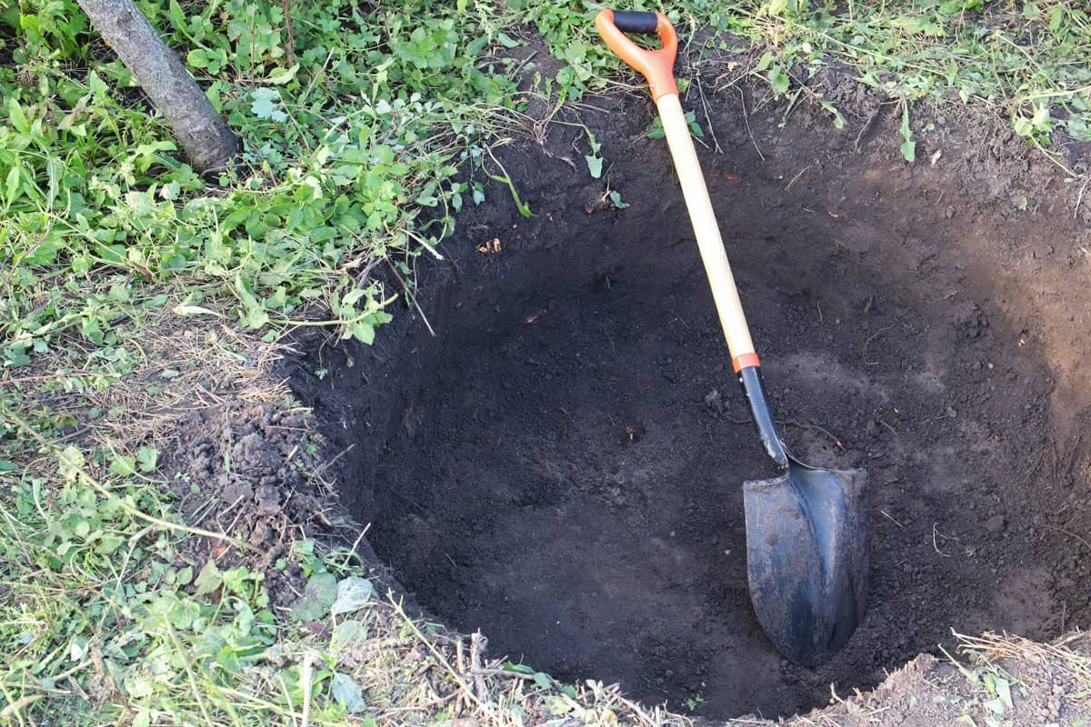 Digging hole using a shovel