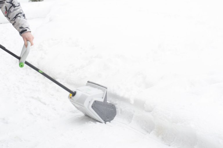 Snow shovel electric to lessen the burden on removing the snow in a path, How To Use A Toro Electric Snow Shovel?