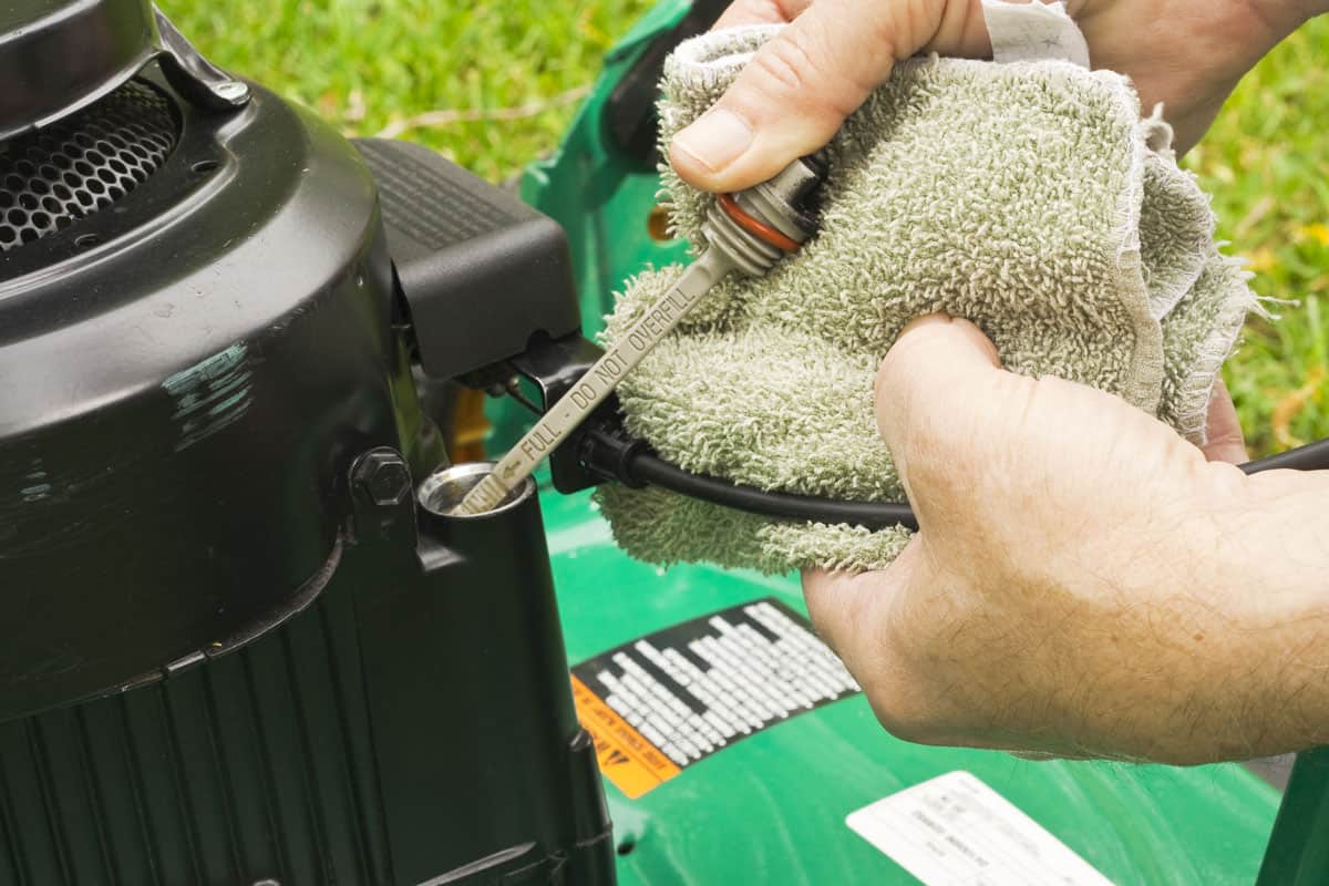 maintaining proper oil level on a lawn mower engine