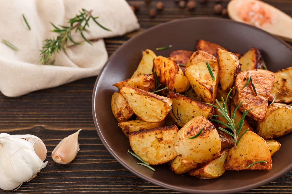 Roasted potatoes with rosemary and garlic