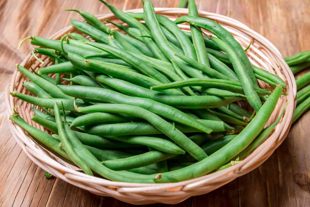 A basket full of string beans