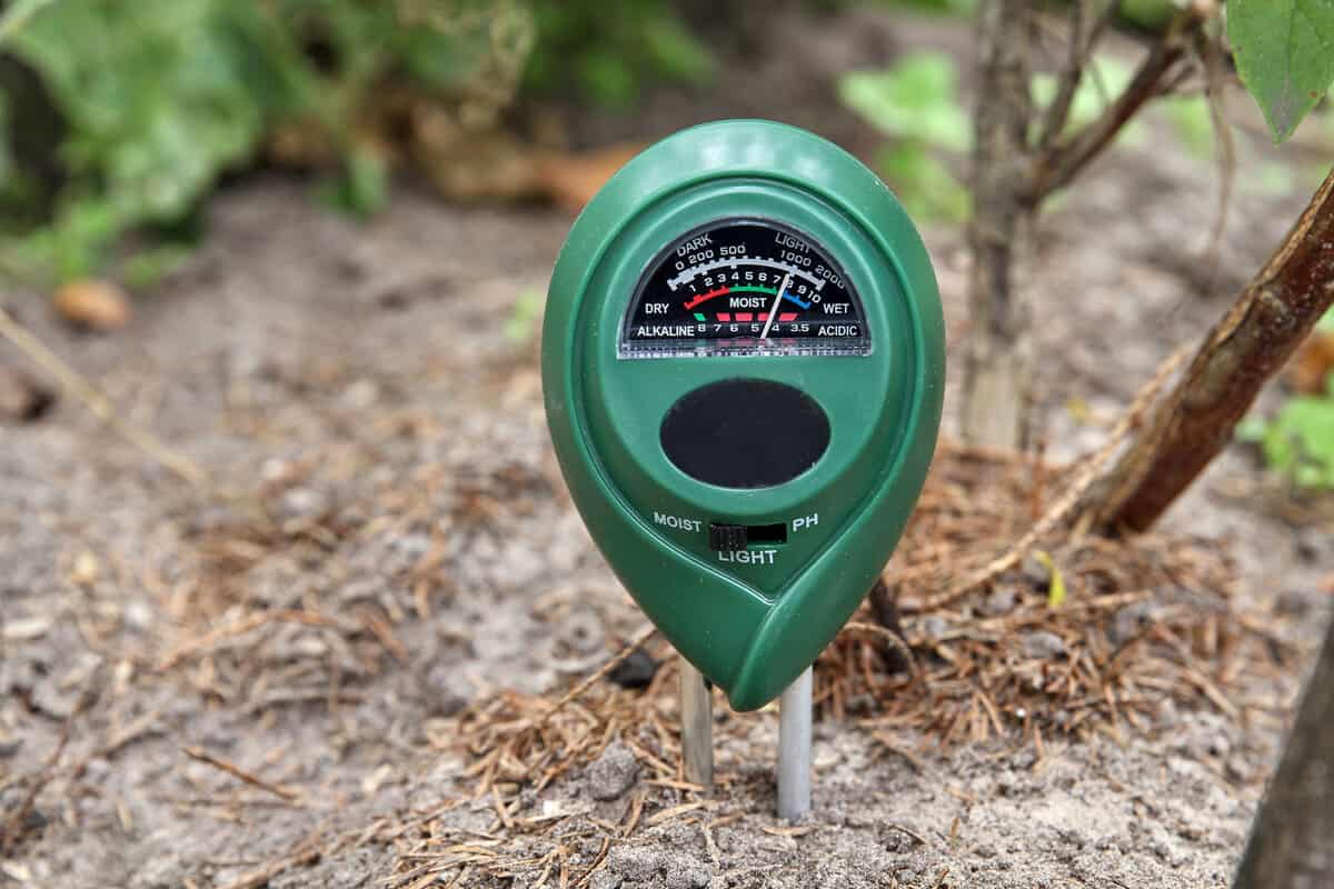 Soil testing measuring device