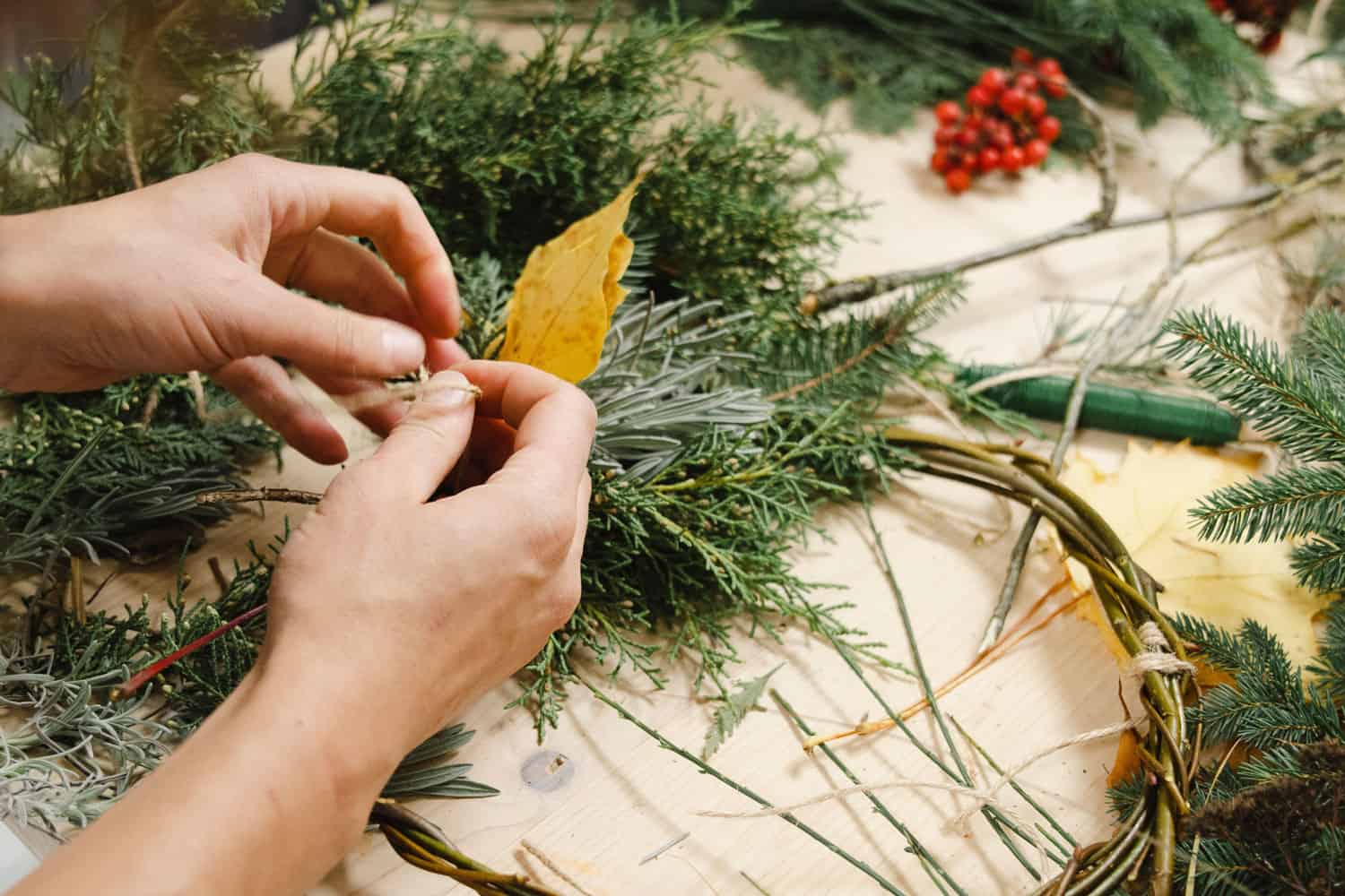 making of christmass wreath from all natural materials