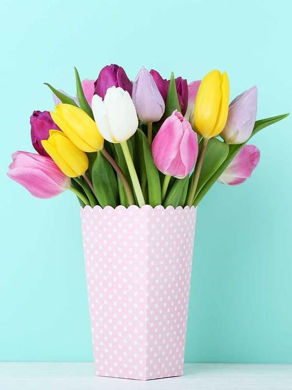 Bouquet of tulips in vase on wooden table ar 3:4